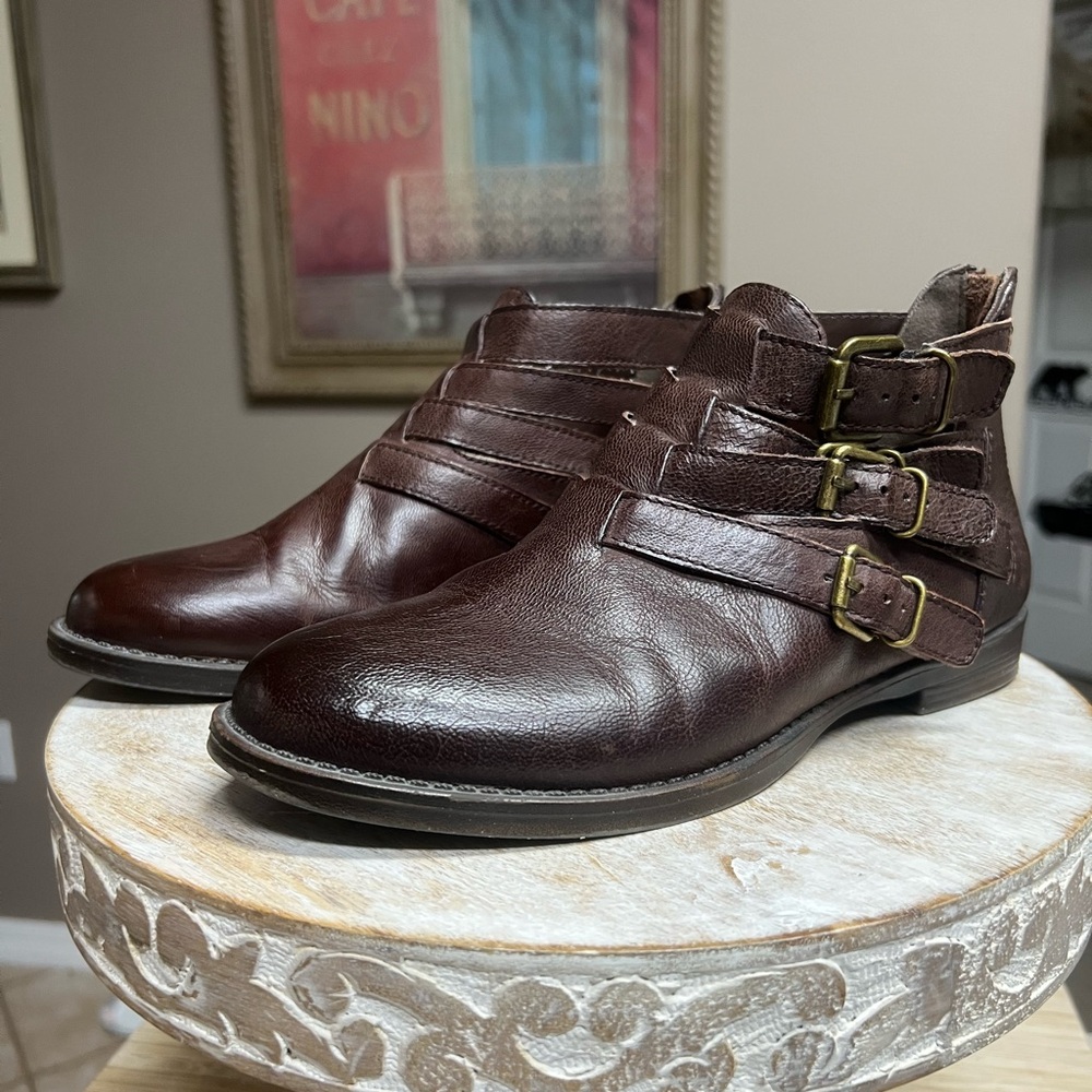Bella Vita Woman’s Ronan Leather Buckle Booties Size 7N